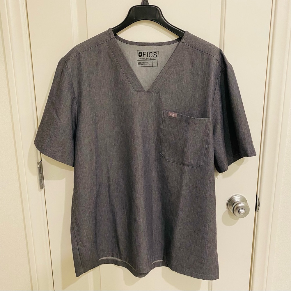 FIGS Clothing Chisec Three-Pocket Scrub Top